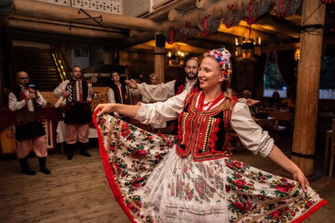 From Krakow: Polish Folk Show With All-You-Can-Eat Dinner - Entertainment Highlights