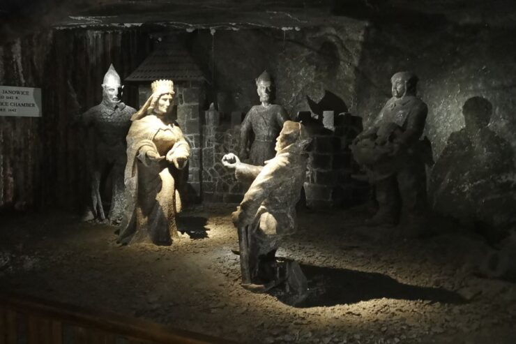 From Krakow: Wieliczka Salt Mine Tour in Italian - Experience Highlights