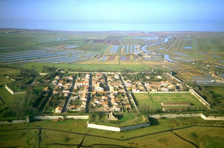 From La Rochelle: Rochefort, Brouage, and Fouras Day Trip - Wine Tasting in Fouras