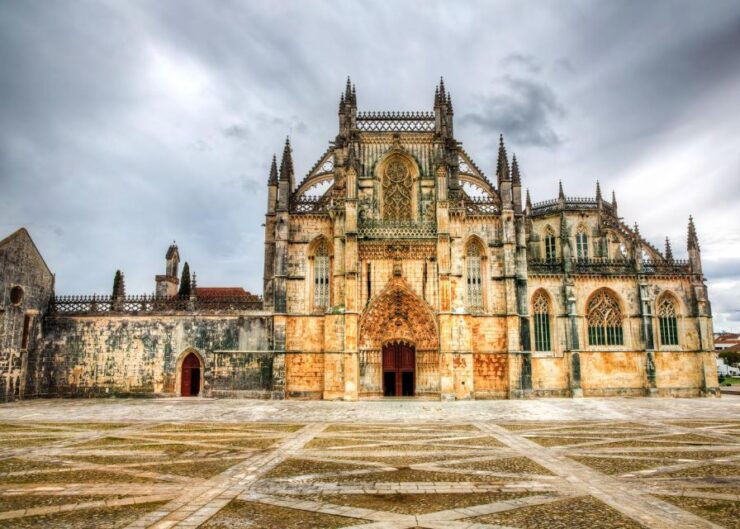 From Lisboa: Fatima, Nazare, Obidos & Batalha Full Day Tour - Multilingual Live Tour Guide