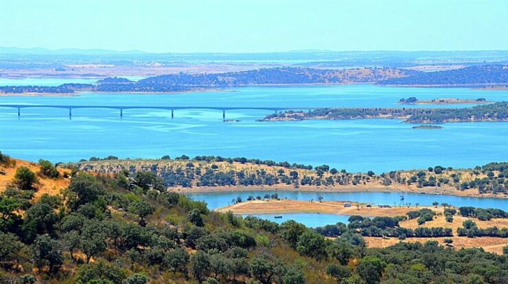 From Lisbon: Évora and Monsaraz Day Tour With Wine Tasting - Tour Highlights