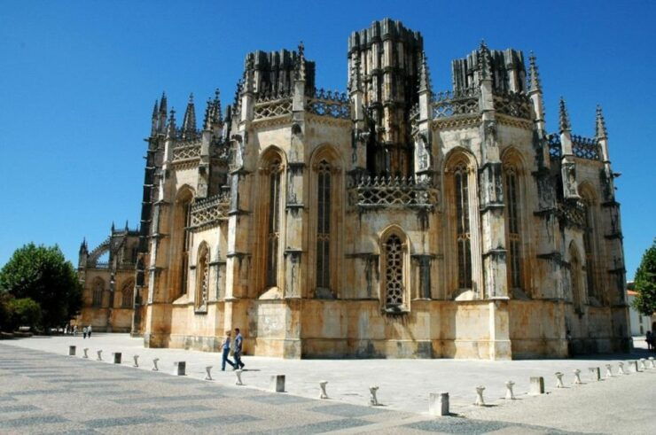 From Lisbon: Fátima/Batalha and Mafra Convent/Óbidos Tour - Multilingual Live Tour Guide Availability