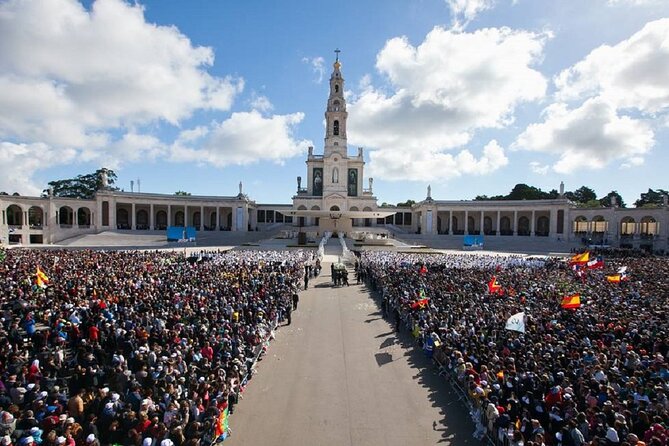 From Lisbon: Fátima, Batalha, Nazaré & Óbidos Full-Day Private Tour - Tour Itinerary