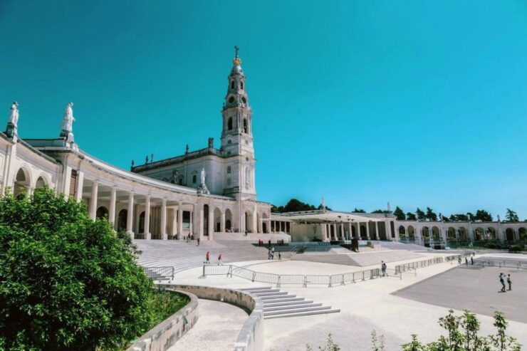 From Lisbon: Fátima, Nazaré, and Óbidos, Private Tour - Tour Duration and Availability