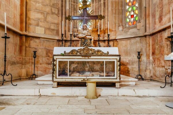 From Lisbon: Fatima, Obidos, Batalha and Nazaré Group Tour - Common Questions