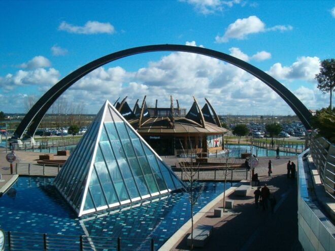 From Lisbon: Round-trip Shuttle to Freeport Fashion Outlet - Inclusions