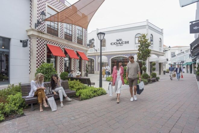 From Lisbon: Round-trip Shuttle to Freeport Fashion Outlet - Booking Details