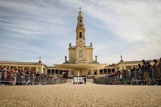 From Lisbon: Tour to Fátima, Batalha, Nazaré and Óbidos! - Good To Know