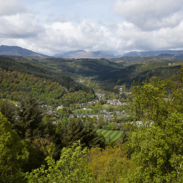 From Liverpool: North Wales and Caernarfon Castle Tour - Snowdonia National Park: Mountains and Scenic Drives
