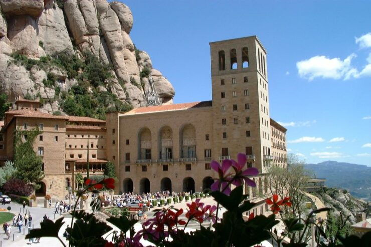From LLoret De Mar: Full-Day Trip to Montserrat - Experience Highlights