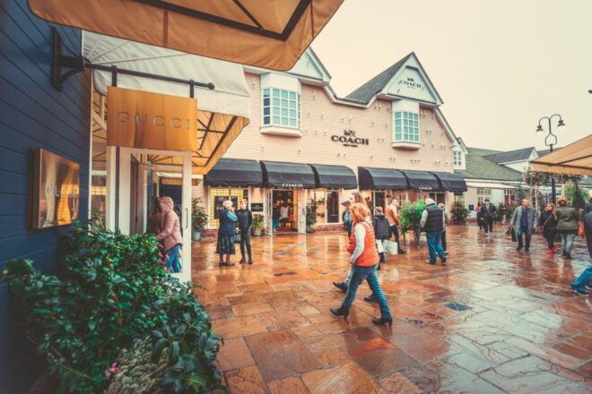 From London: Bicester Village Shopping Day Trip - Cafes and Restaurants