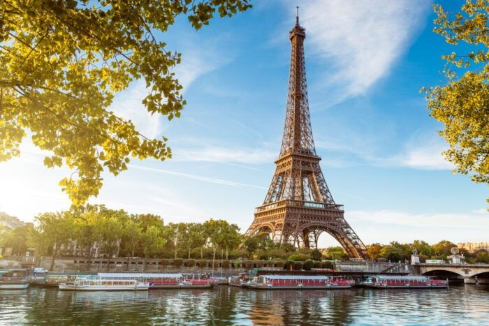 From London: Paris Day Trip With Eiffel Tower & Lunch Cruise - Enjoying the Seine Lunch Cruise