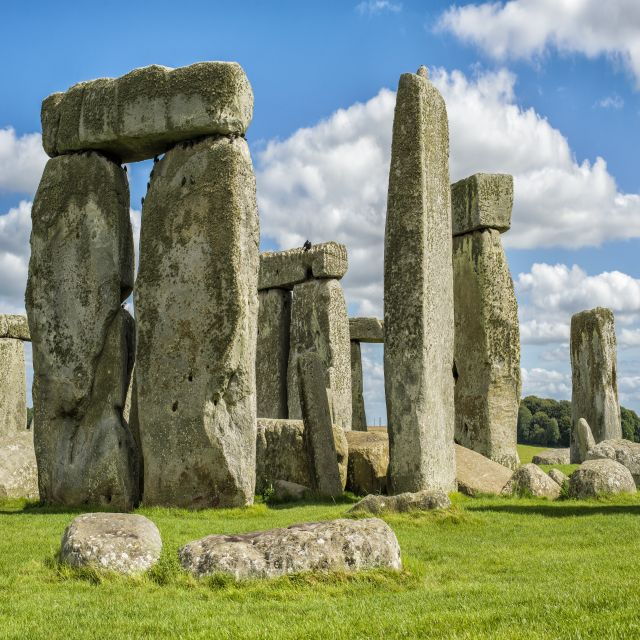 From London: Private Skip-the-Line Stonehenge Tour - Tour Guides in Multiple Languages