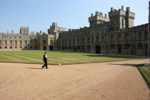 From London: Private Windsor Castle Tour - Exploring the Castle