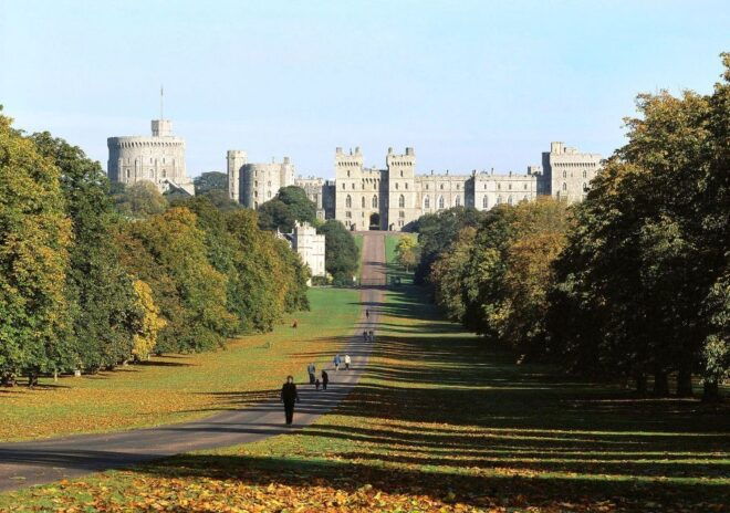 From London: Stonehenge Inner Circle and Windsor Day Trip - Walking Tour of Historic Windsor