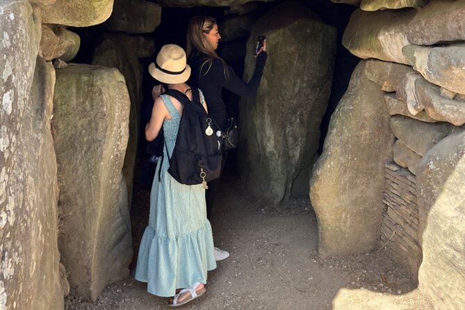 From London: Stonehenge & the Stone Circles of Avebury - Highlights of the Tour