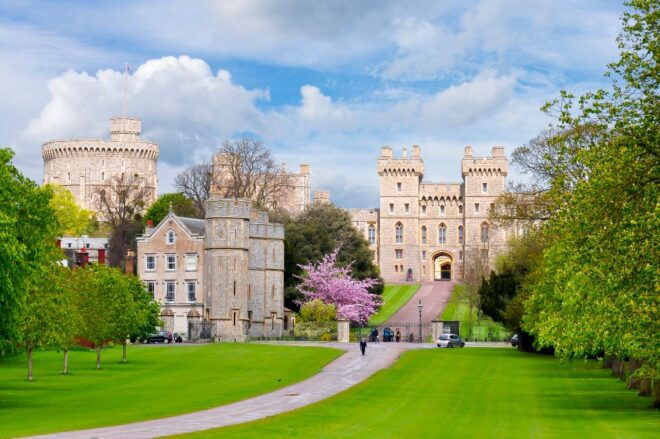 From London: Stonehenge, Windsor and Salisbury Guided Tour - Important Information