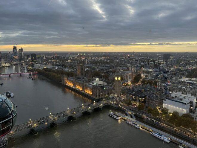 From London: Stonehenge, Windsor and Salisbury - Scenic Drive to Stonehenge