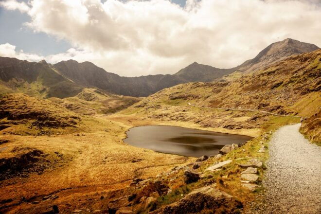 From London: Wales 5-Day Group Tour - Day 2: Snowdonia National Park and Harlech Castle