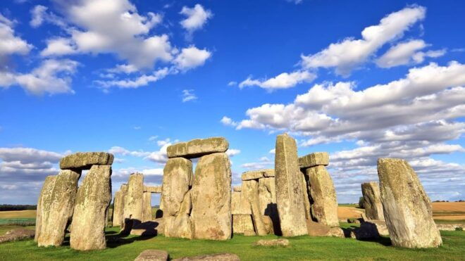 From London: Windsor, Stonehenge & Bath Private Car Tour - Tour Itinerary
