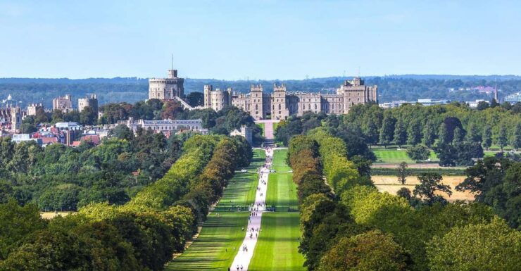 From London: Windsor, Stonehenge & Bath Small-Group Tour - Experience