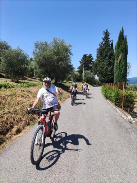 From Lucca to Pisa E-BIKE Tour + Pick-up & Drop-off by Van - Frequently Asked Questions