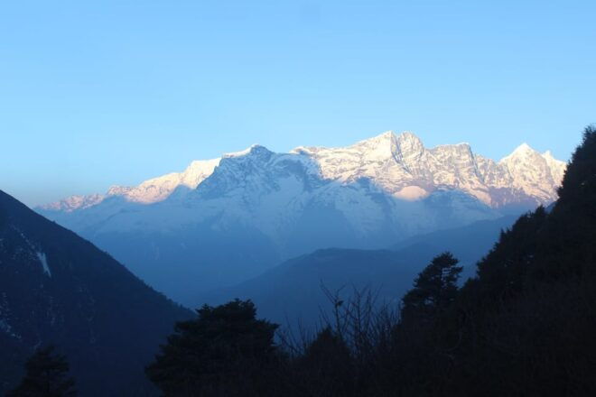 From Lukla: 10 Day Gokyo Lake & Ri Trek With Himalayan Guide - Weather and Seasons