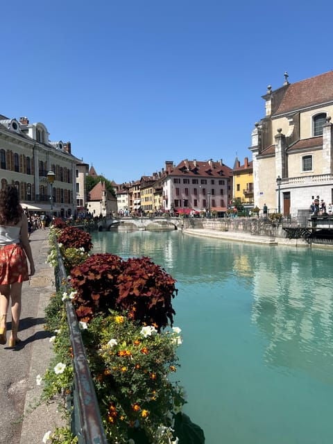 From Lyon: Medieval Town of Pérouges & Annecy Day Tour - Exploring Pérouges