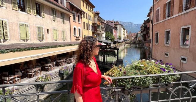 From Lyon: Medieval Town of Pérouges & Annecy Day Tour - Transport and Comfort Features