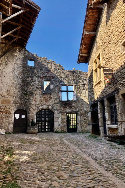 From Lyon: Medieval Town of Pérouges Half Day Tour - Driver and Language Support
