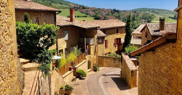 From Lyon: Oingt and Golden Stone Villages Half Day Tour - Key Points