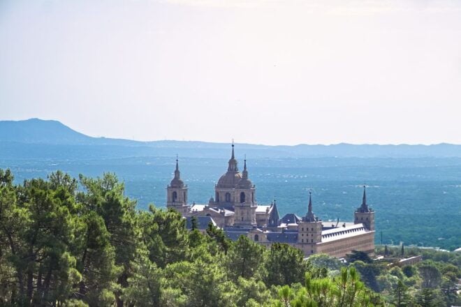 From Madrid: El Escorial and Valley's Basilica Half Day Tour - Explore the Palace of Philip II and the Royal Pantheon