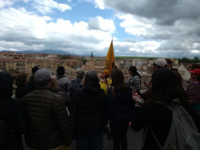 From Madrid: Guided Day Trip to Segovia and Toledo - Exploring Segovia