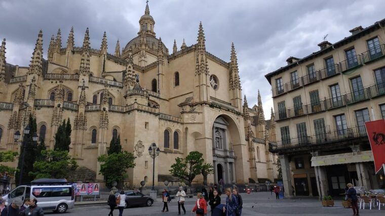 From Madrid: Half-Day or Full-Day Trip to Segovia - Getting to the Meeting Point