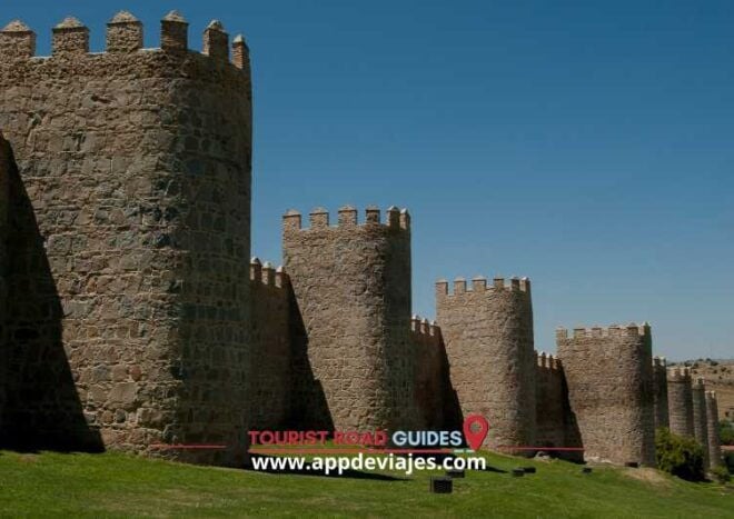 From Madrid: Private Tour of Ávila, Tapas Route & El Escorial - Transportation and Group Size