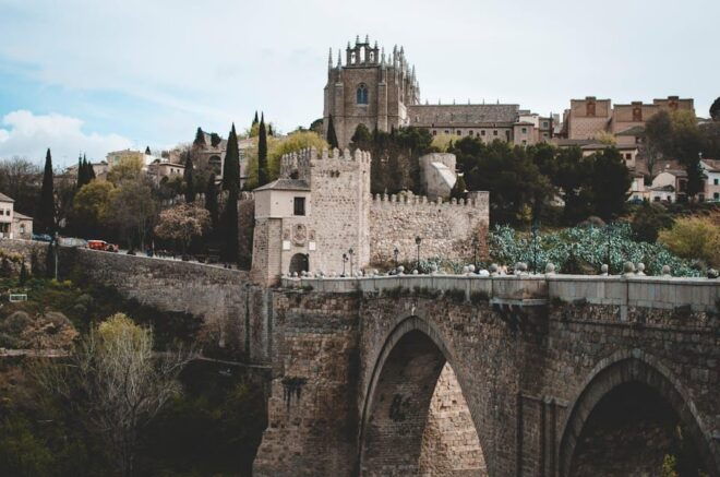 From Madrid: Private Transfer to Toledo - Well-maintained Modern Vehicles