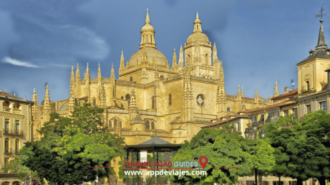 From Madrid: San Ildefonso Farm, Lunch and Segovia Tour - Guided Experience