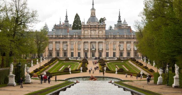 From Madrid: Segovia and La Granja Full-Day Guided Tour - Experience