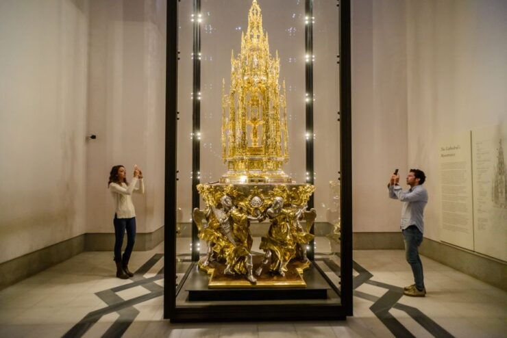 From Madrid: Toledo Day Trip With Cathedral and 8 Monuments - Historical Neighborhoods Exploration