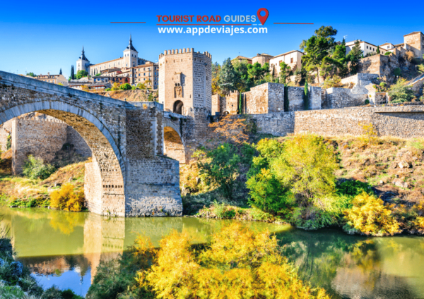 From Madrid: Tour Private Aranjuez & Toledo - Plaza Zocodover