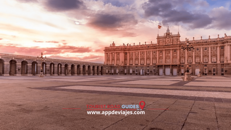 From Madrid: Tour Private Walking 3 Hours - Itinerary Highlights