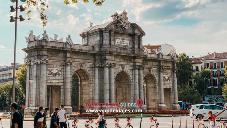 From Madrid: Walking 2 Hours - Good To Know