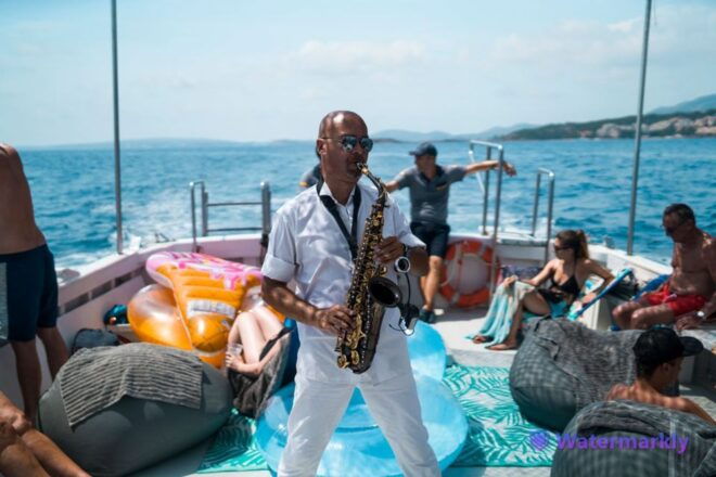 From Magaluf: Palma Bay Sightseeing Cruise With Live Music - Booking Directions