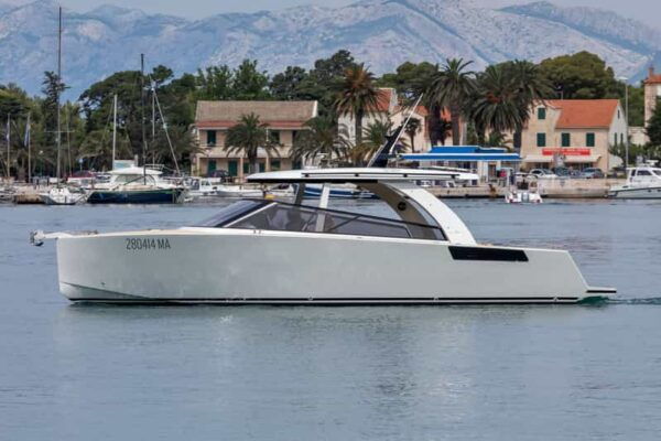 From Makarska - Private Luxury Boat Tour to Blue Cave - Meeting Point and Transportation