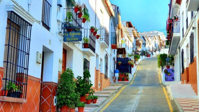 From Malaga: Caminito Del Rey/White Village Tour & Tapas - Savoring Authentic Andalusian Cuisine