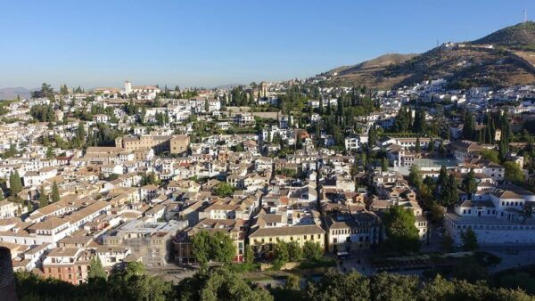 From Málaga: Granada and Alhambra Surroundings Day Trip - Participant Ages