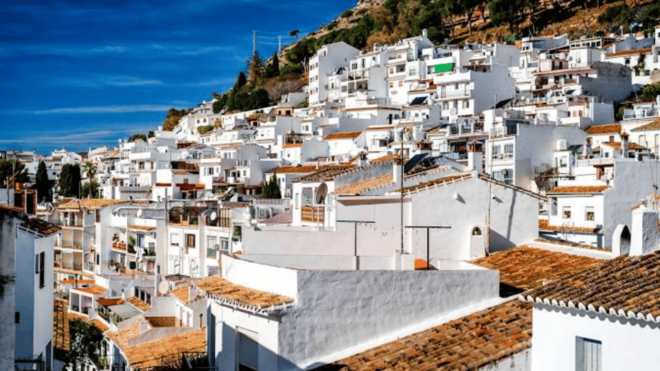 From Málaga: Marbella, Mijas, and Puerto Banús Tour - Puerto Banús Visit