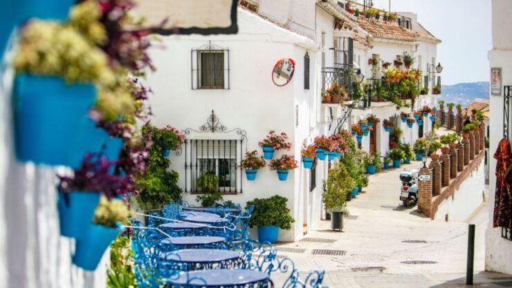 From Malaga or Costa Del Sol: Mijas, Marbella & Puerto Banus - Tour Highlights