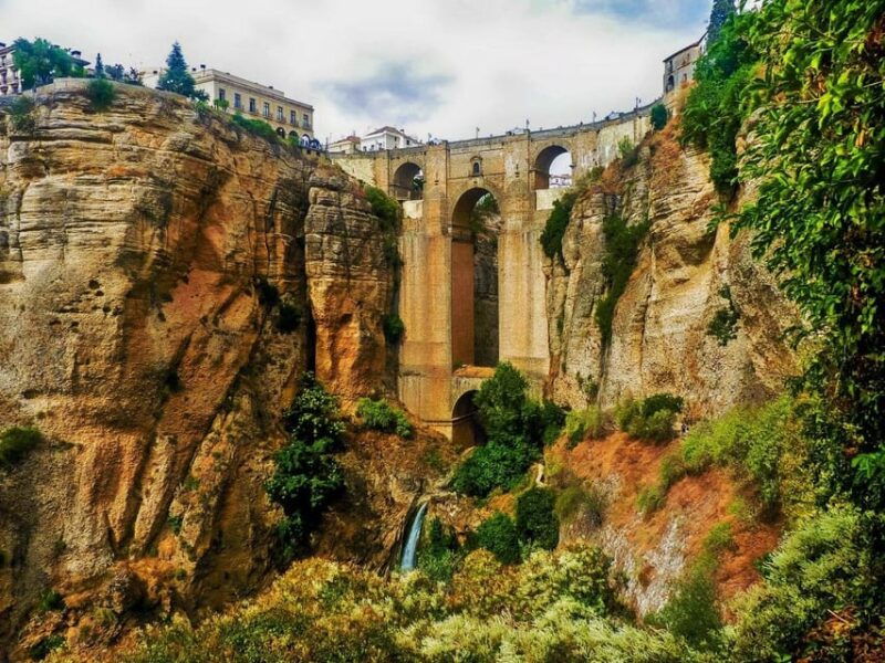From Malaga: Ronda and Setenil De Las Bodegas Day Trip - Exploring Rondas Historic Center