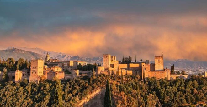From Málaga: Sunset Alhambra Tour With Tickets - Break and Guided Tours